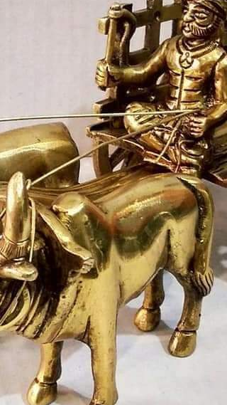 Brass Bullock Cart with Farmer Figurine – Traditional Village Scene